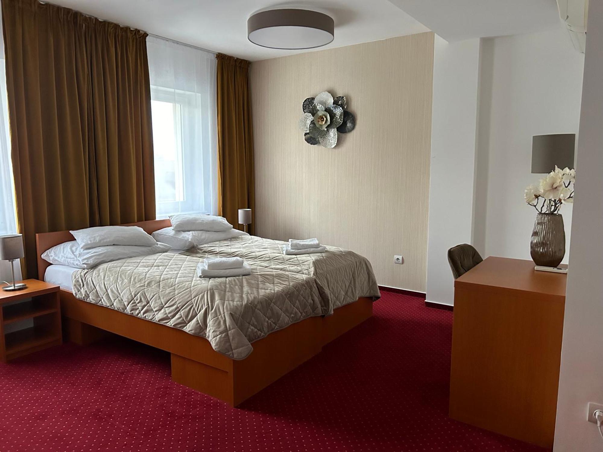Hotel Evan U Hoffera Topoľčany Eksteriør bilde