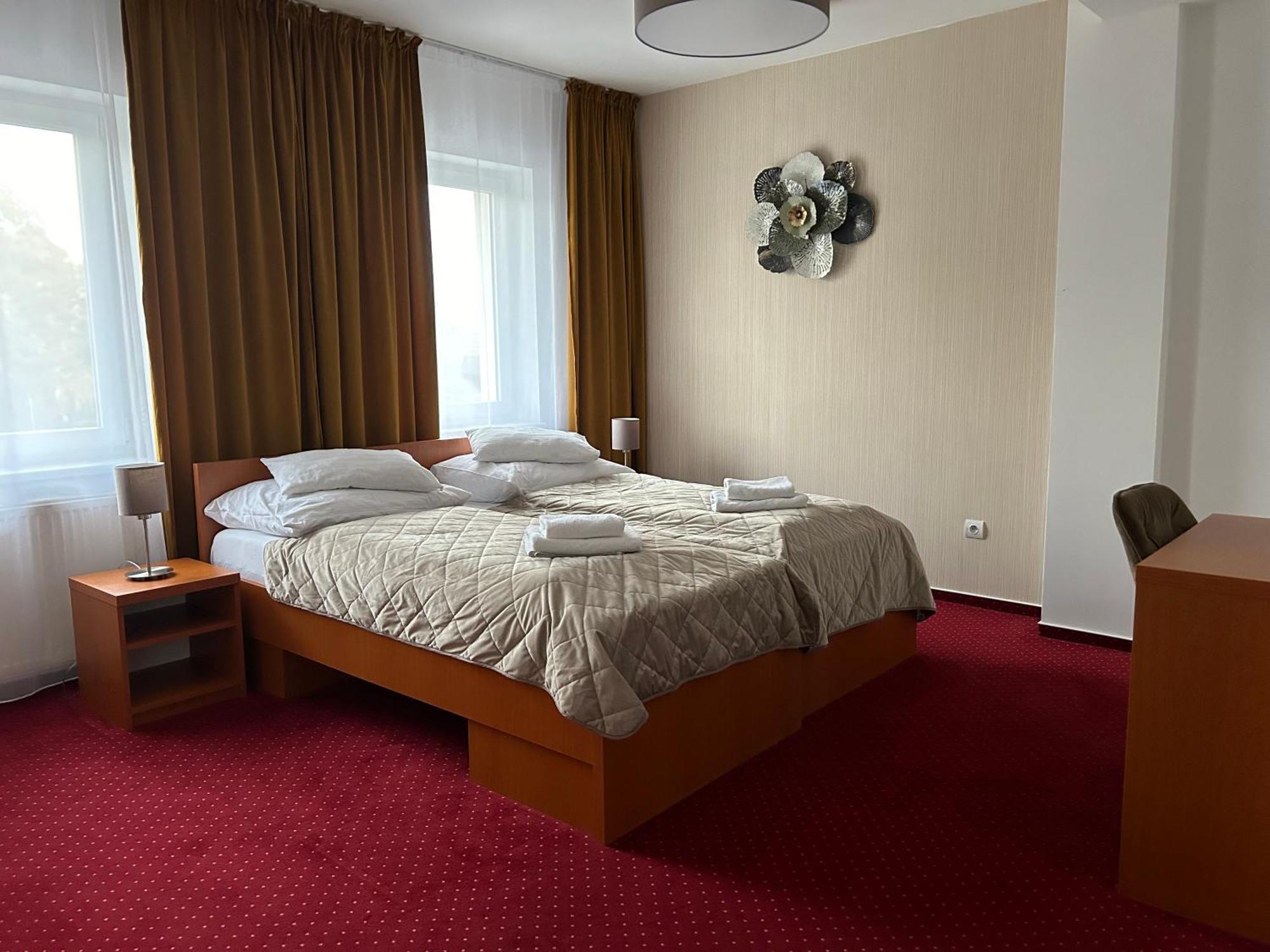Hotel Evan U Hoffera Topoľčany Eksteriør bilde