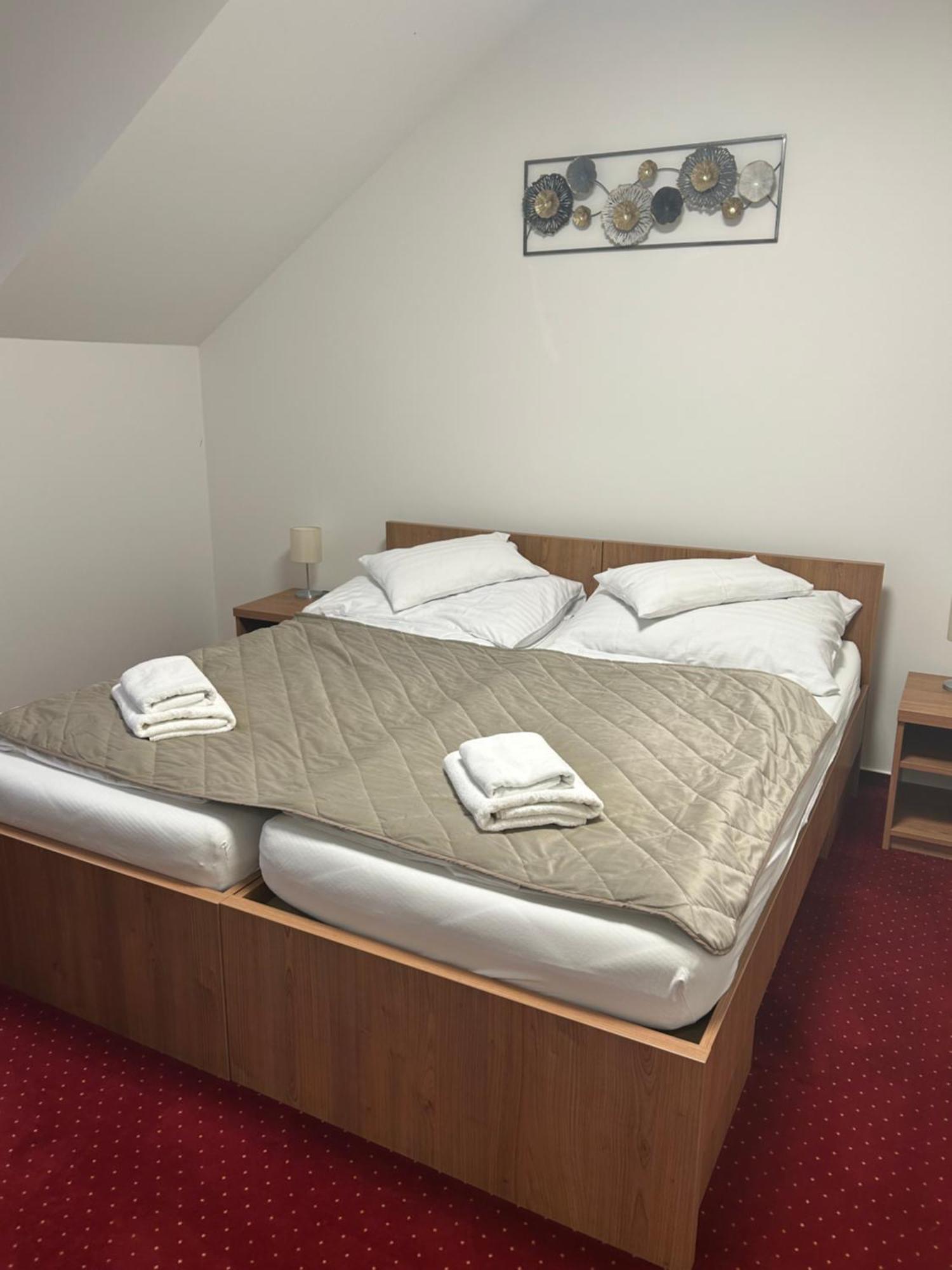 Hotel Evan U Hoffera Topoľčany Eksteriør bilde