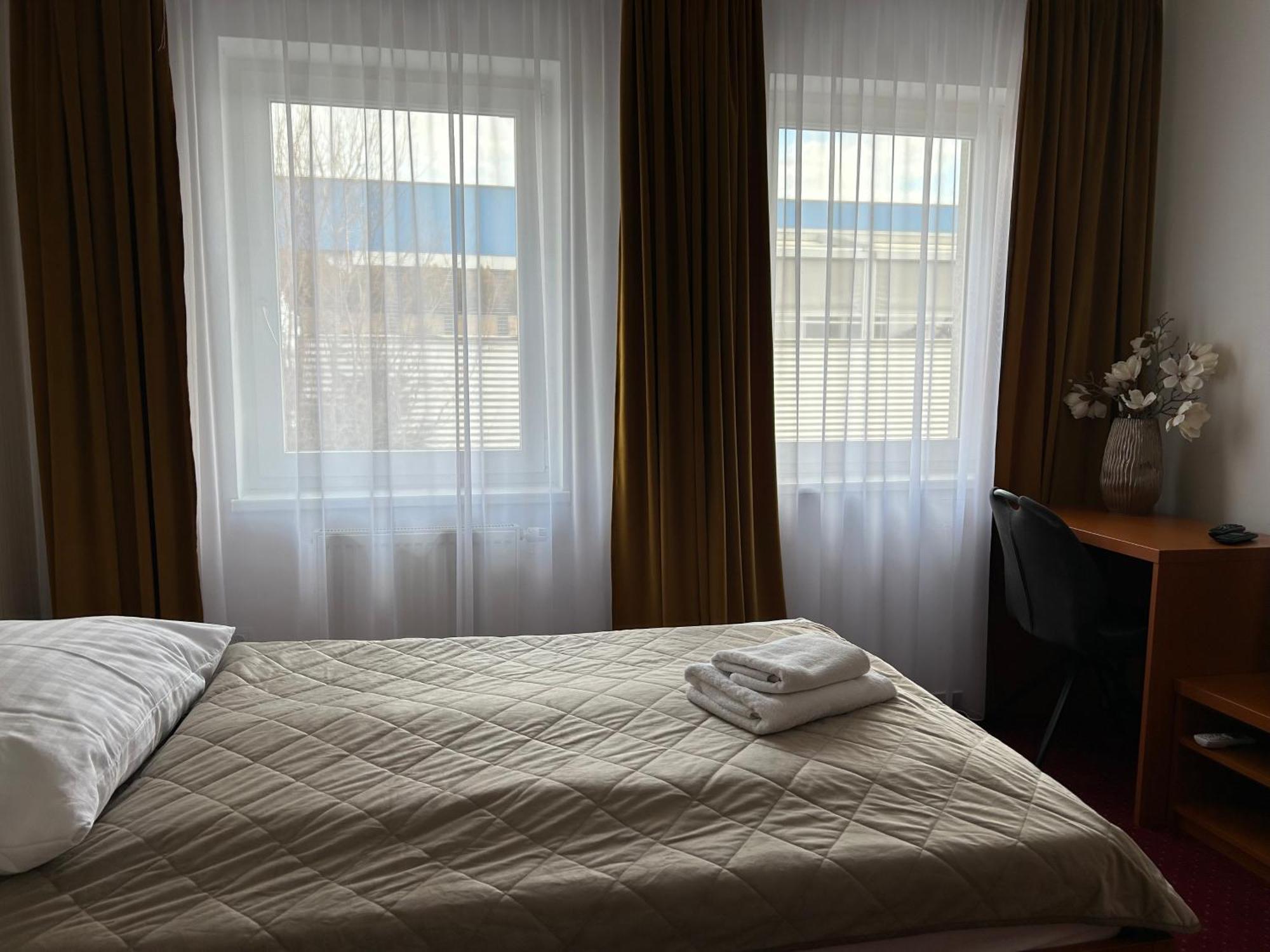 Hotel Evan U Hoffera Topoľčany Eksteriør bilde